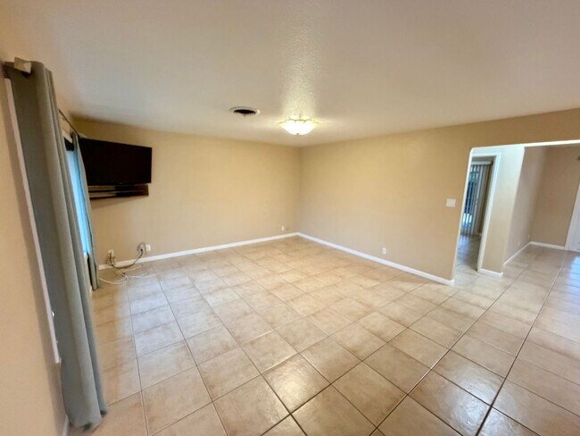 Foto del edificio - 3 Bed 1 Bath on a quiet country road