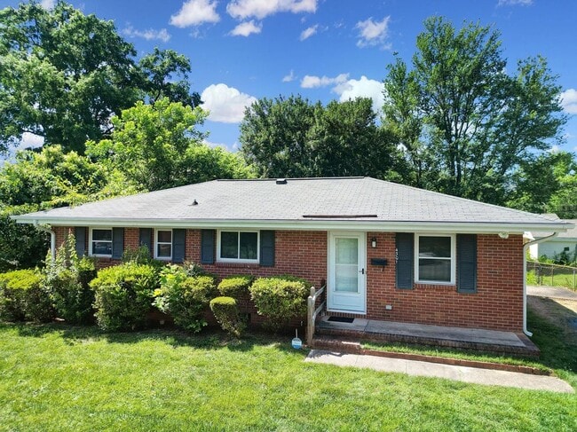 Building Photo - 4301 Briarhill Dr