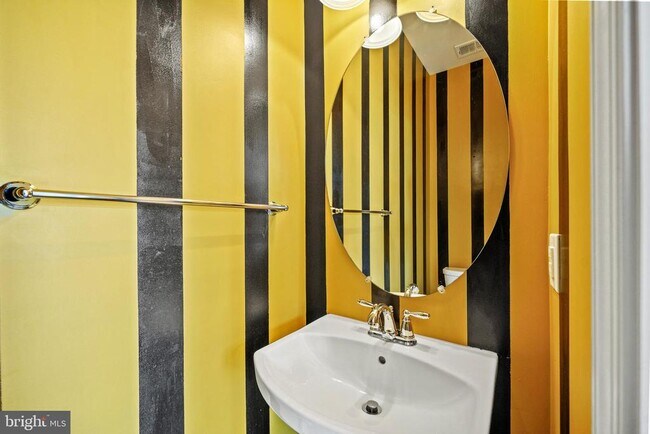 Foto del edificio - 25253 Laureldale Terrace