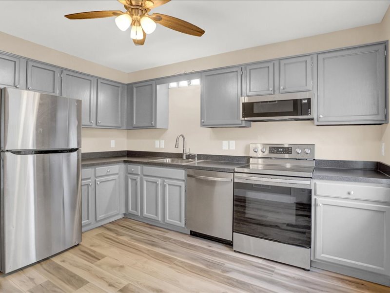 Foto principal - 809 Old Silver Spring Rd