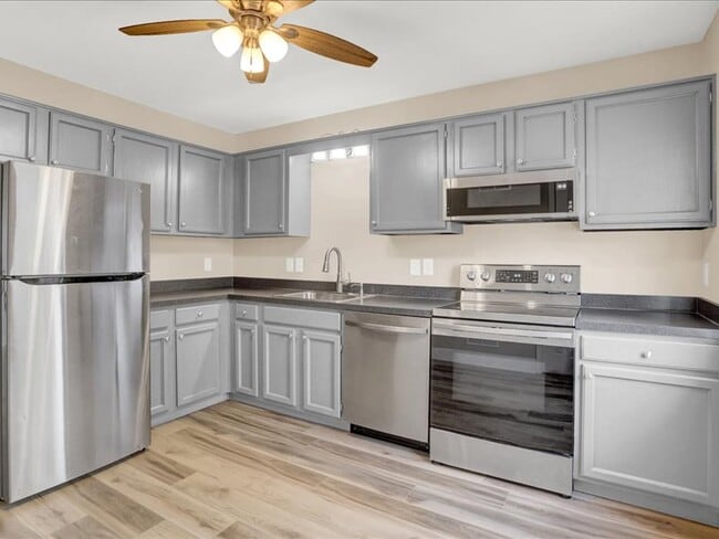 Building Photo - 809 Old Silver Spring Rd Building Photo - 809 Old Silver Spring Rd