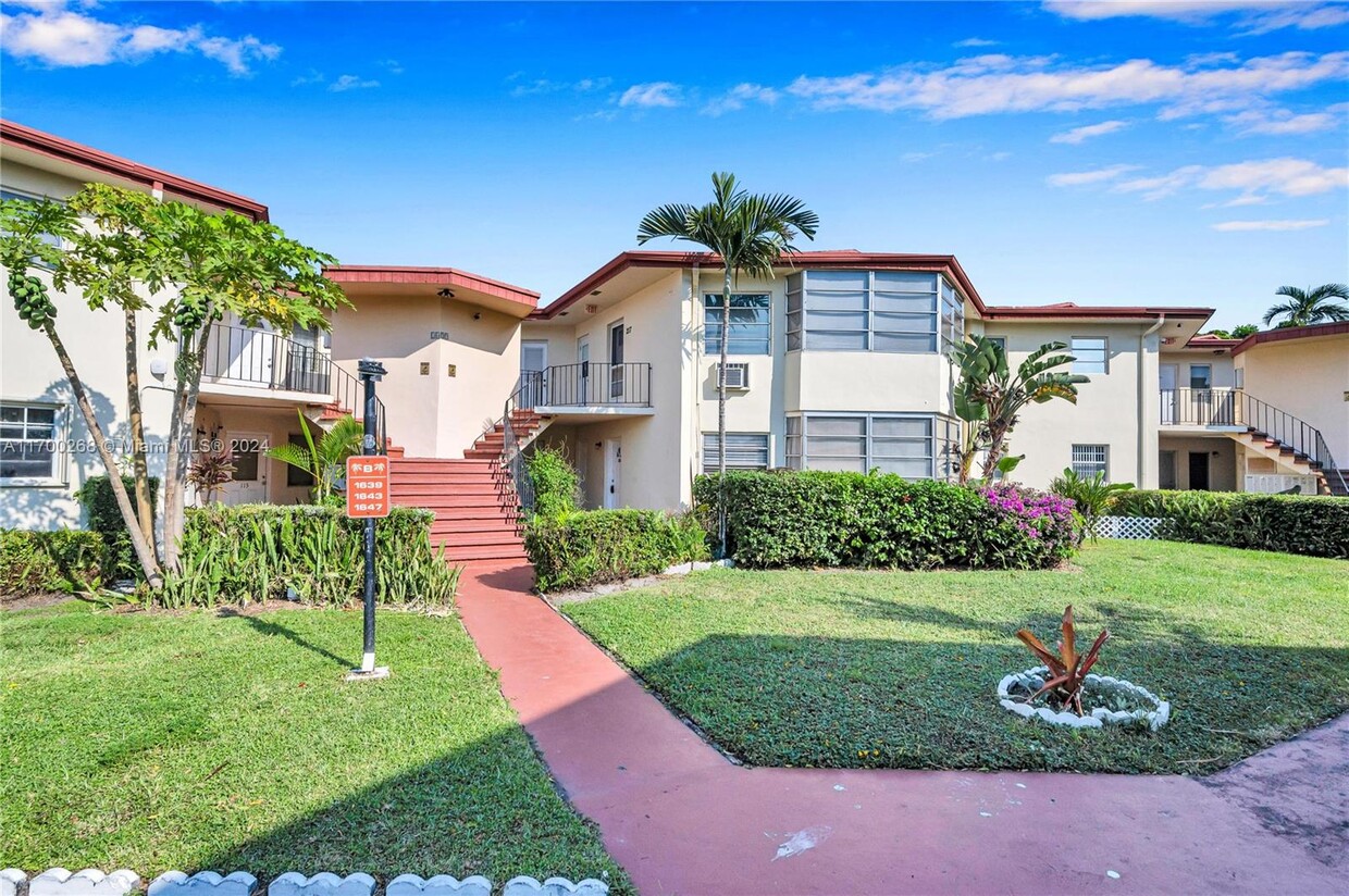 Foto principal - 1639 NE Miami Gardens Dr