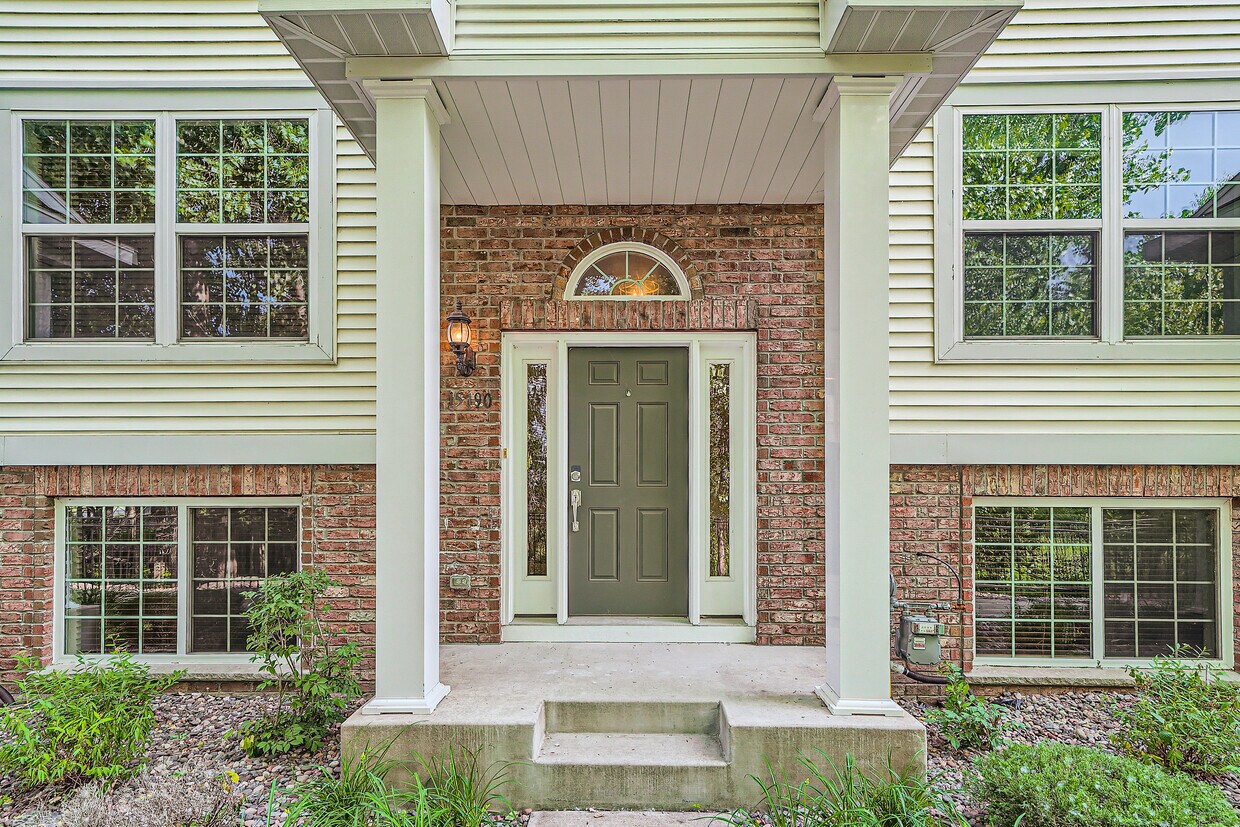 Primary Photo - 15190 Farnham Ave N
