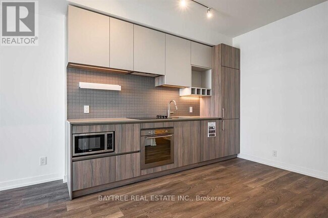 Photo du bâtiment - 950 Portage Pkwy