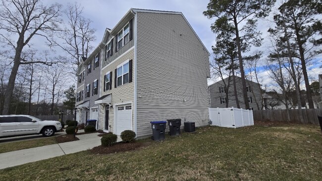 Building Photo - 99 Manilla Cir