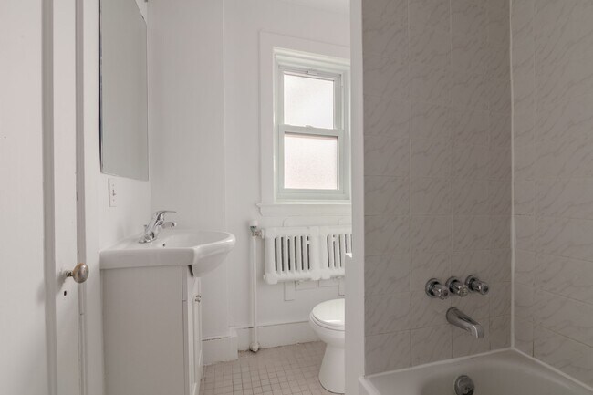 Photo du bâtiment - 1 Av. Rosemount
