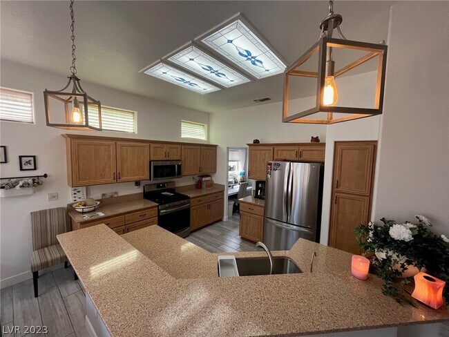 Building Photo - 9813 Folsom Dr