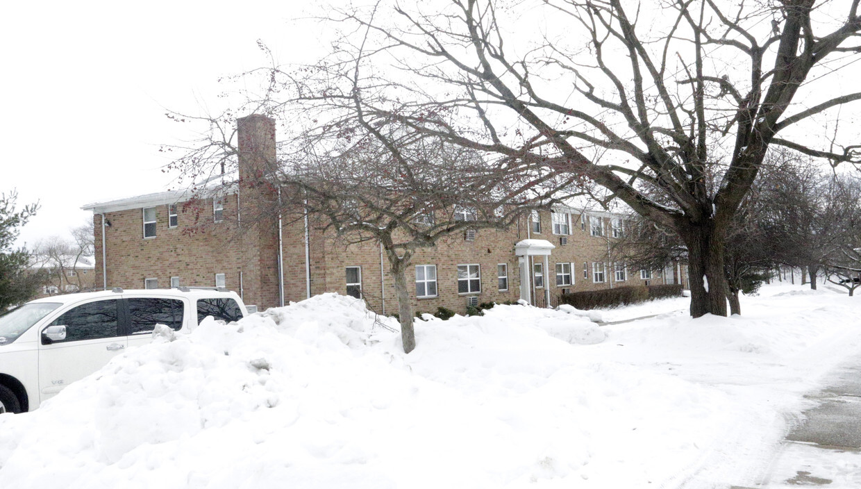 Foto del edificio - Dover Garden Apartments