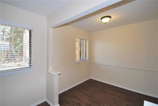 Building Photo - 5004 Live Oak St
