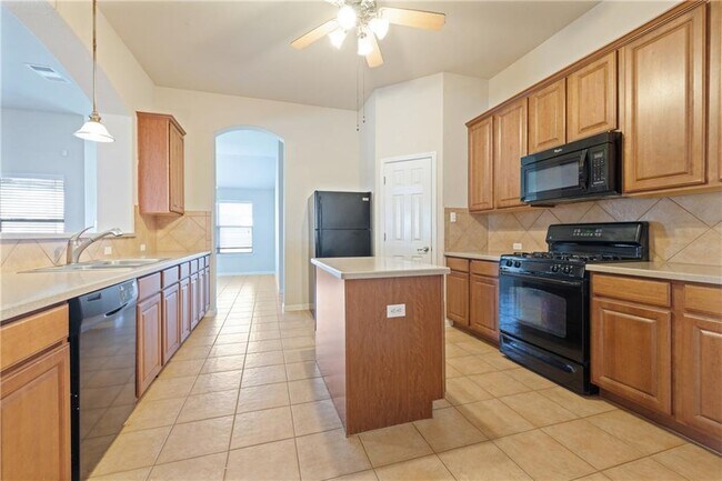 Foto del edificio - 4507 Western Lake Dr
