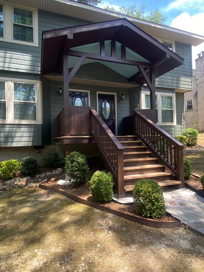 Front - 1204 W Mississippi Ave Townhome