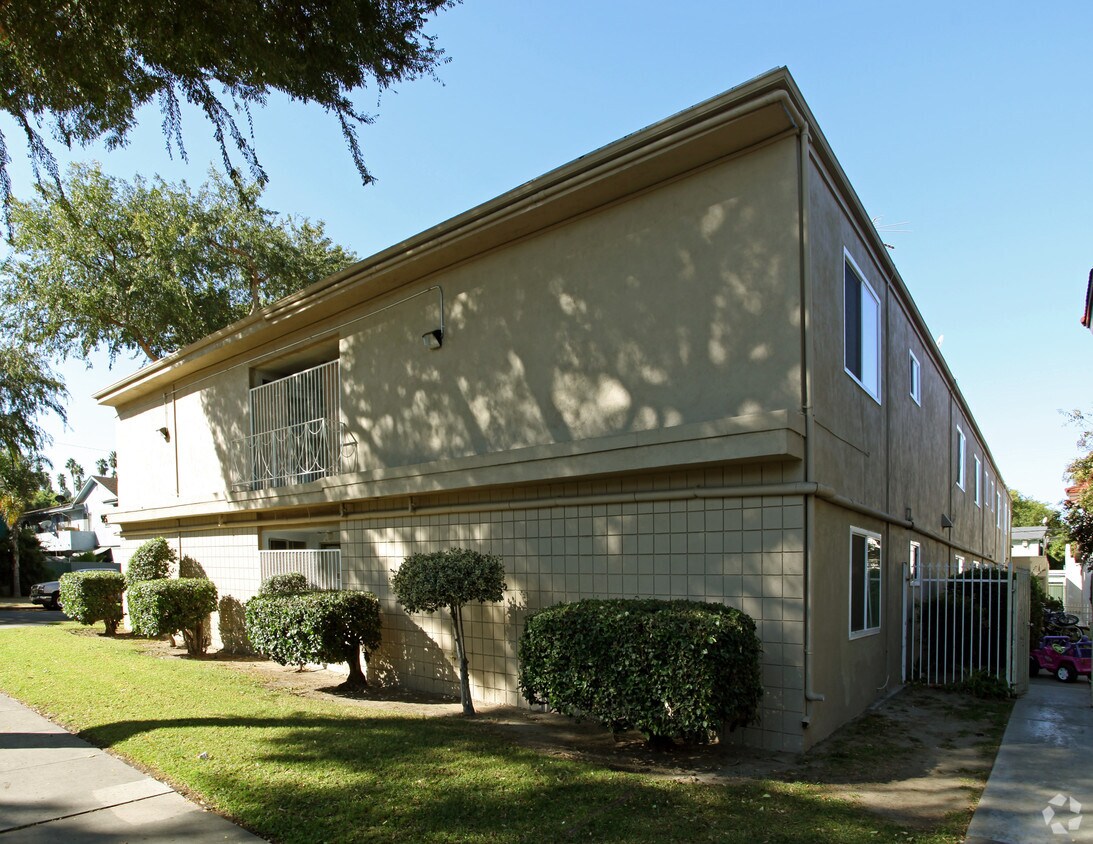 Building Photo - 925 S. Arden Place