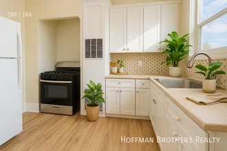 Building Photo - 1022 N Berendo St