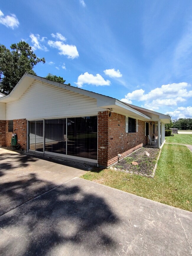 Building Photo - 7640 Laurie Ln