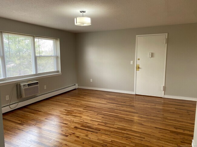 Building Photo - 52 Mountain Laurel Dr