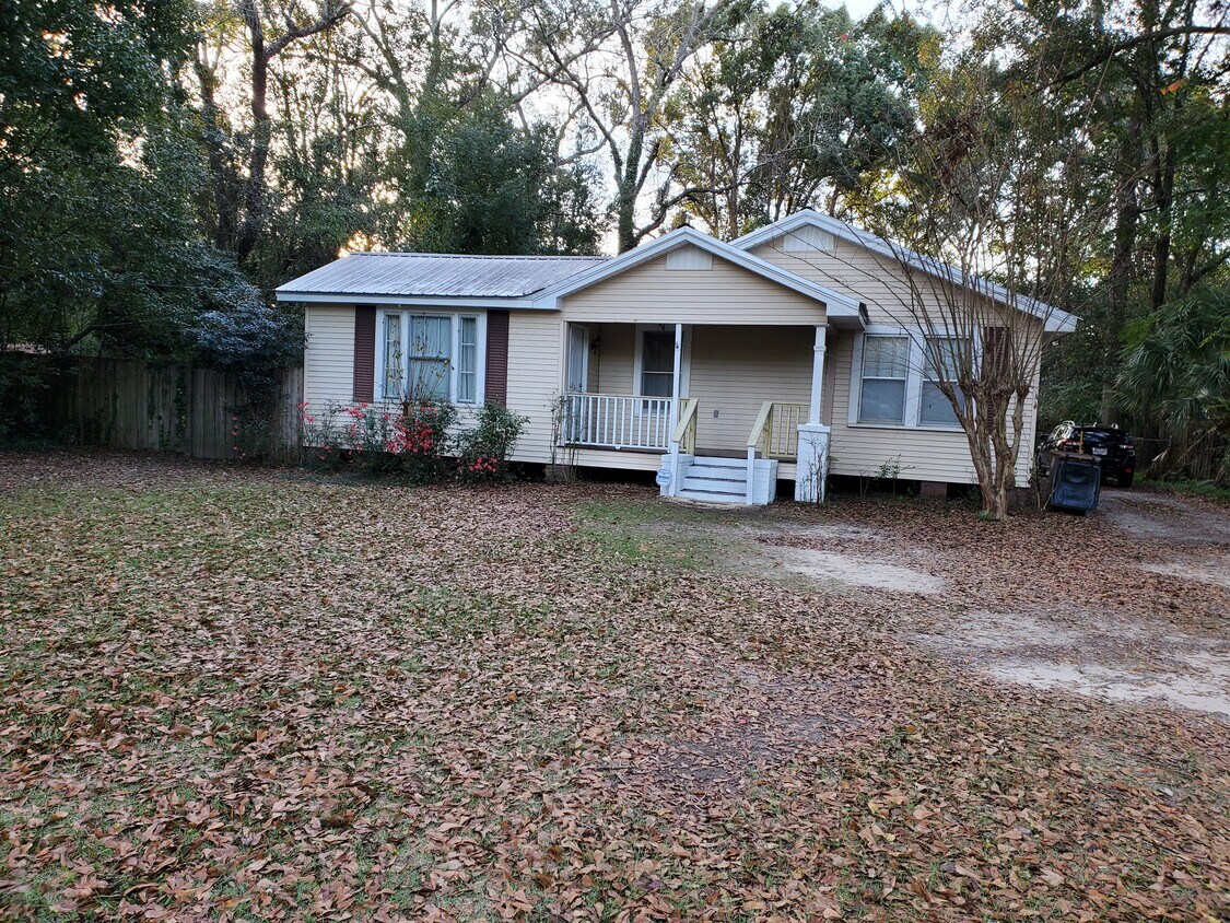 Primary Photo - 700 Shannon St