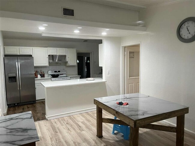 Foto del edificio - 4926 Stewart Ave