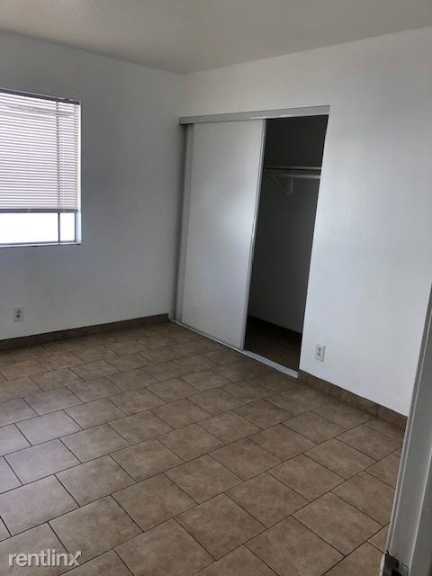 Building Photo - 1001 W 15th St