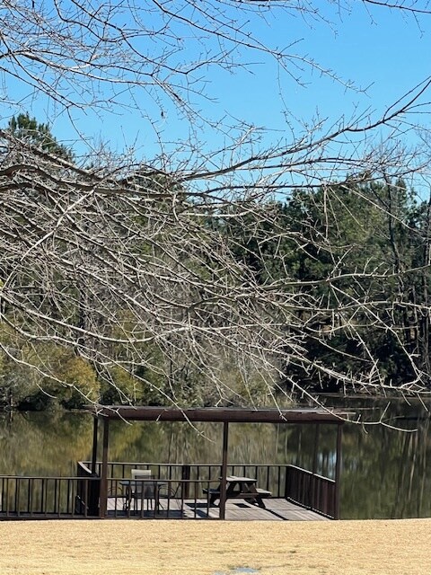 Foto del edificio - 301 Beaver Lake Cir