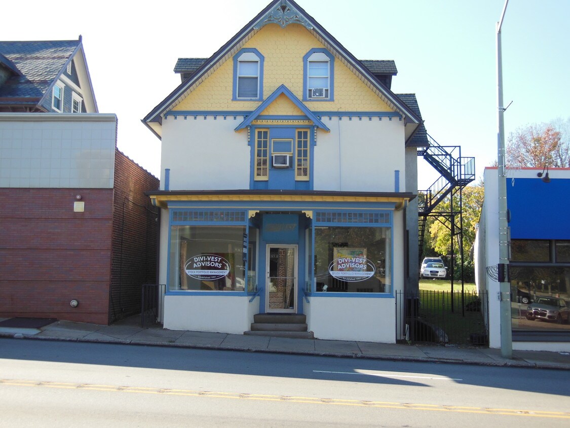 Primary Photo - 932 W Lancaster Ave