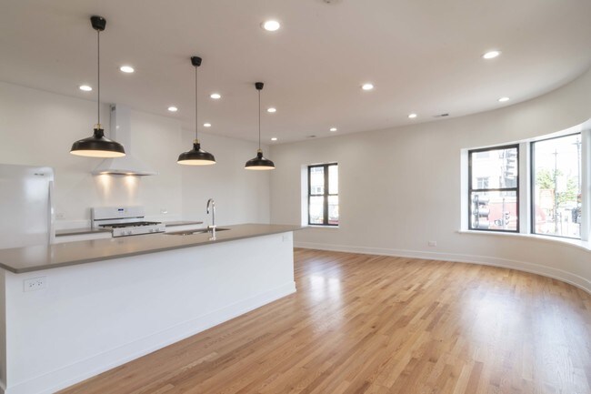 Foto del edificio - 5601 W Belmont Ave