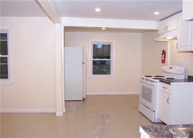 Building Photo - 15 Tulip Ave