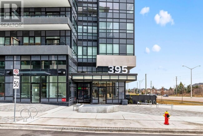 Building Photo - 395 Dundas St W