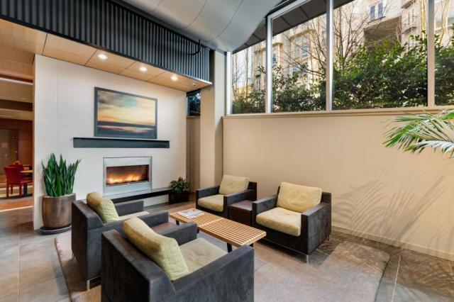 Building Photo - 2 bedroom in Seattle WA 98121