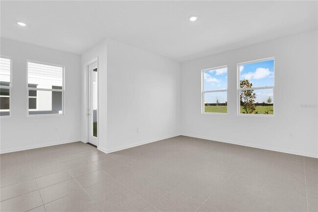 Building Photo - 2995 Maloof Dr