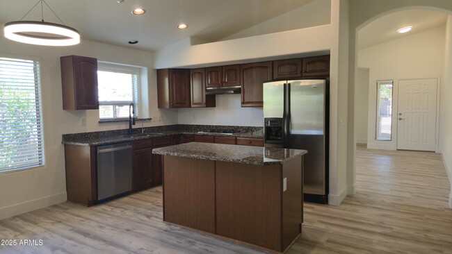 Building Photo - 16230 N 99th Way