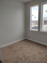 Building Photo - 2830 E Snowberry Dr