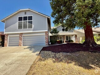 Building Photo - 1324 Kingswood Dr