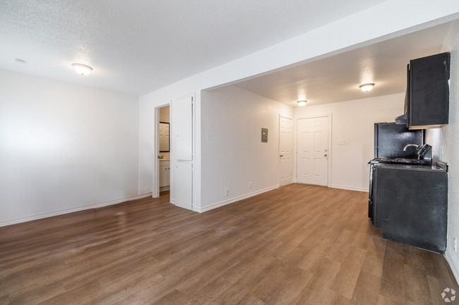 3_1.jpg - Legacy Apartments