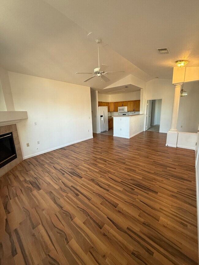 Foto del edificio - 4094 S Crystal Cir