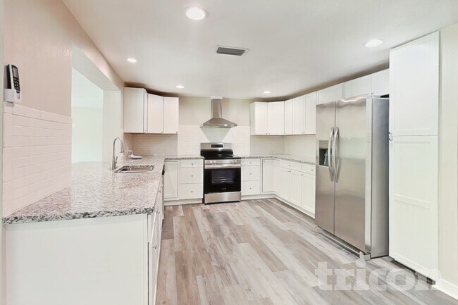 Building Photo - 7330 Cass Cir