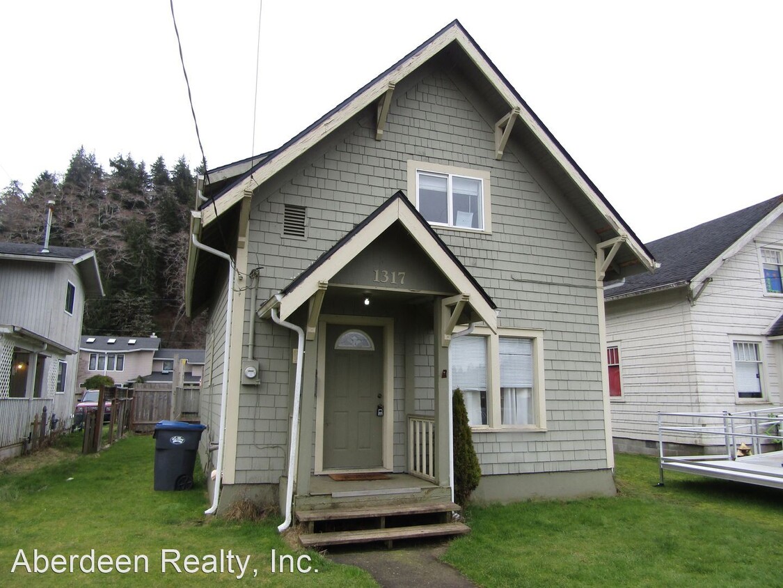 Primary Photo - 3 br, 1 bath House - 1317 E. 1st Street