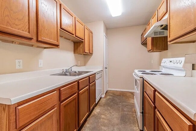 Building Photo - AVAILABLE SOON!