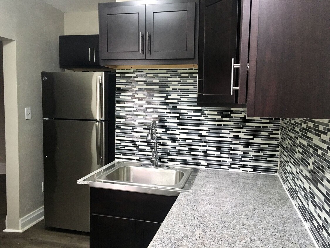 Photo - 108 Hallock Street