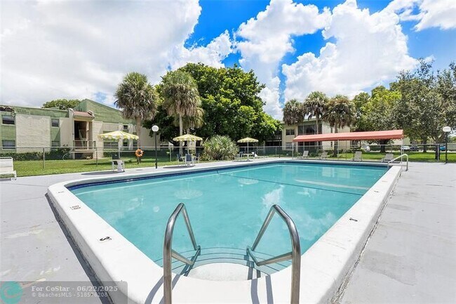 Foto del edificio - 4128 NW 88th Ave