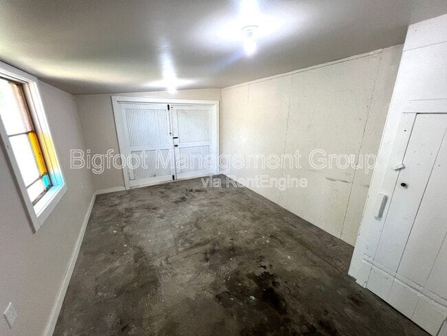 Building Photo - 937 12th Ave