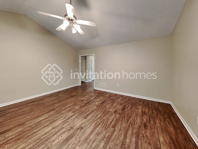 Building Photo - 839 Wellington Dr