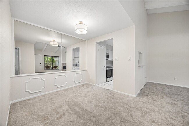 Building Photo - 5711 Sugar Hill Dr