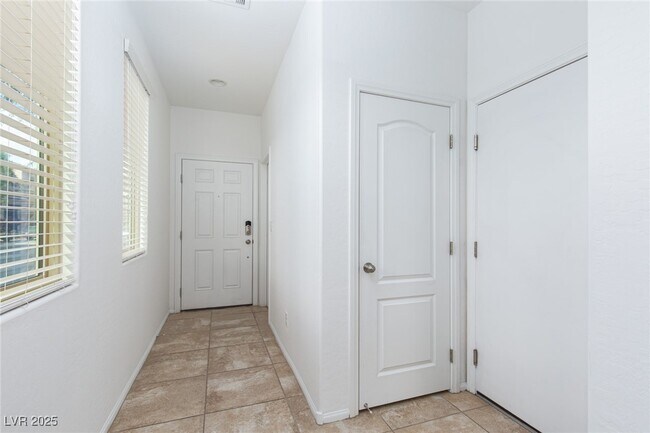 Foto del edificio - 888 Royal Amethyst Way