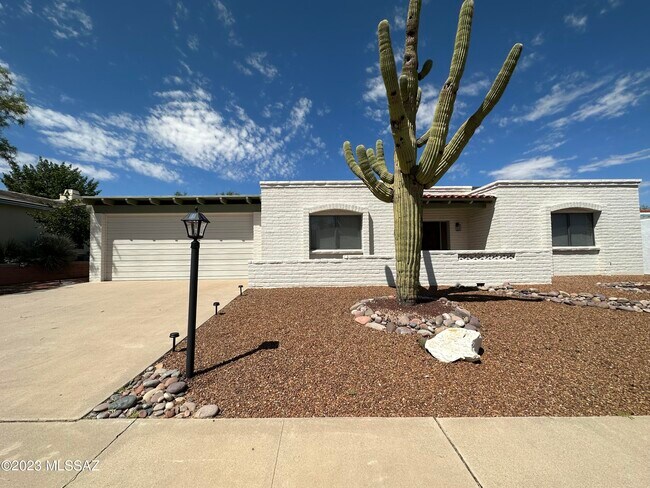 Building Photo - 120 W Calle Melendrez