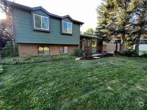 Building Photo - 713 E Ridgecrest Rd