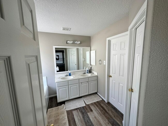 Building Photo - 5026 Forest Hurst Dr