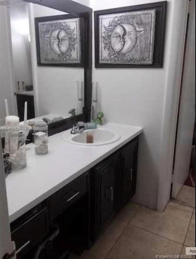 Foto del edificio - 484 NW 165th St