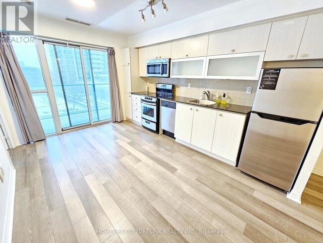 Building Photo - 275 Yorkland Rd