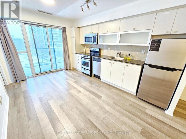 Photo du bâtiment - 275 Yorkland Rd