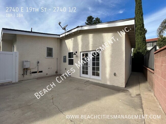 Building Photo - Pet-Friendly Duplex with Parking & Air Con...